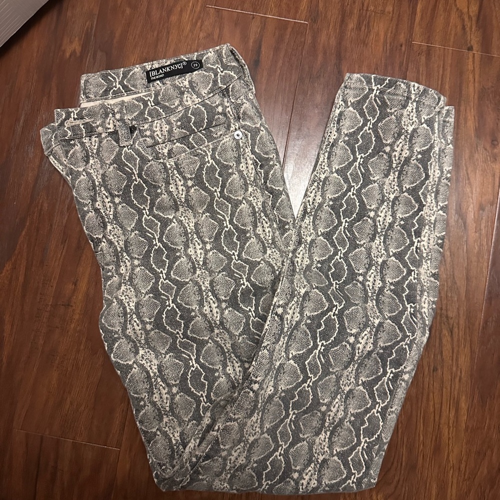 Blank NYC Skinny Jeans Medium Blue Distressed